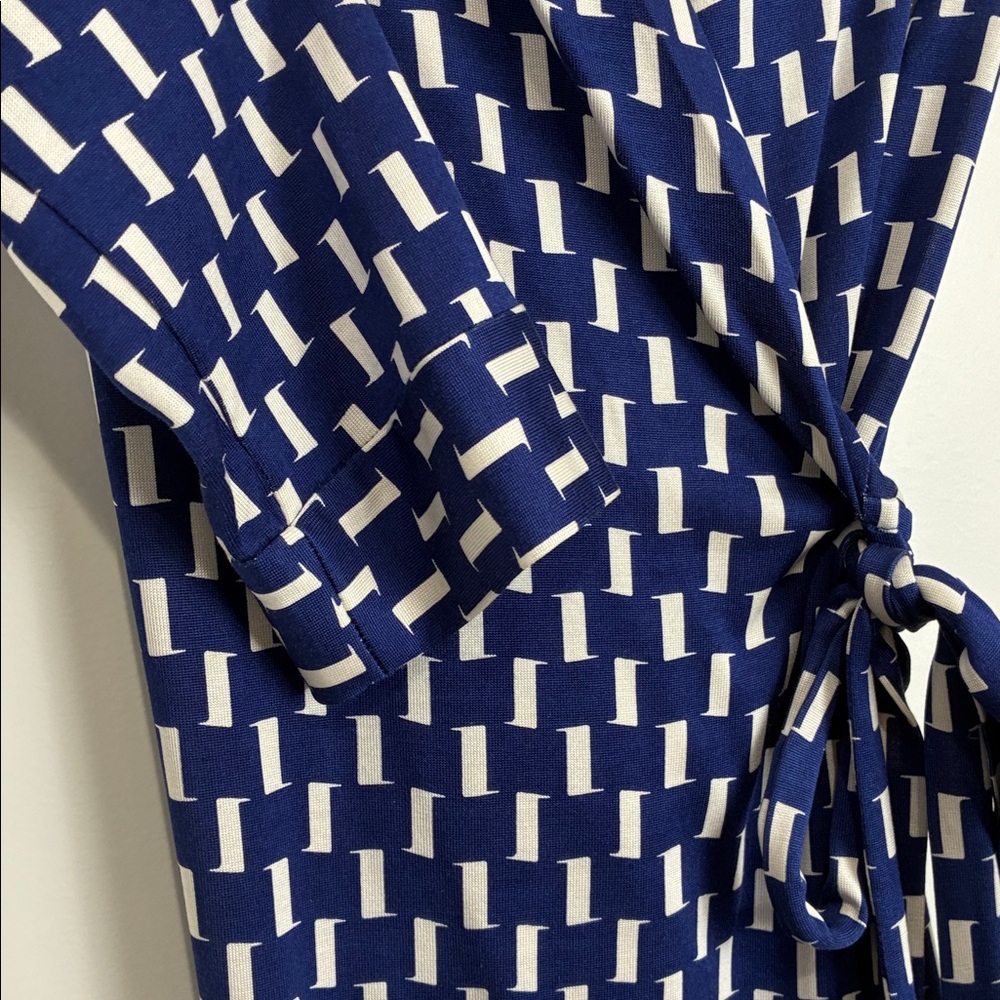 Diane Von Furstenberg Wrap Dress 100% Silk Women’… - image 4